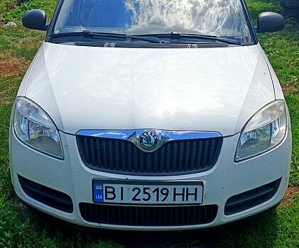 Белый Шкода Фабия, объемом двигателя 1.2 л и пробегом 150 тыс. км за 3700 $, фото 5 на Automoto.ua