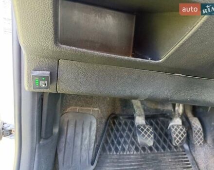 Белый Шкода Фабия, объемом двигателя 1.39 л и пробегом 330 тыс. км за 4400 $, фото 17 на Automoto.ua