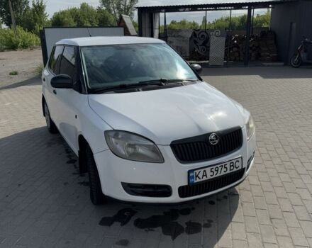 Белый Шкода Фабия, объемом двигателя 1.4 л и пробегом 240 тыс. км за 4400 $, фото 1 на Automoto.ua
