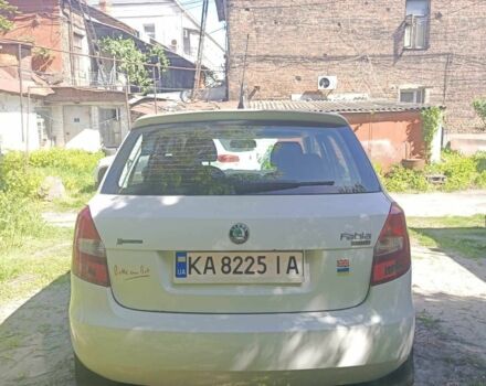 Белый Шкода Фабия, объемом двигателя 1.2 л и пробегом 225 тыс. км за 4000 $, фото 4 на Automoto.ua