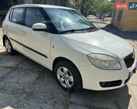 Белый Шкода Фабия, объемом двигателя 1.39 л и пробегом 320 тыс. км за 4700 $, фото 5 на Automoto.ua