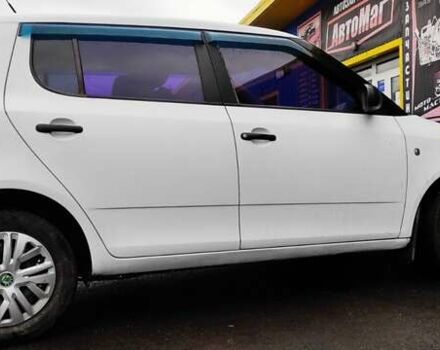 Белый Шкода Фабия, объемом двигателя 1.2 л и пробегом 232 тыс. км за 4000 $, фото 2 на Automoto.ua