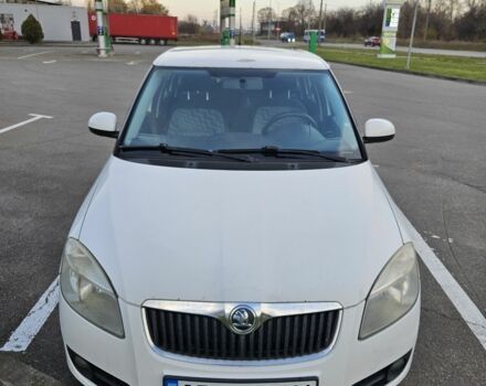 Белый Шкода Фабия, объемом двигателя 1.4 л и пробегом 280 тыс. км за 5242 $, фото 2 на Automoto.ua