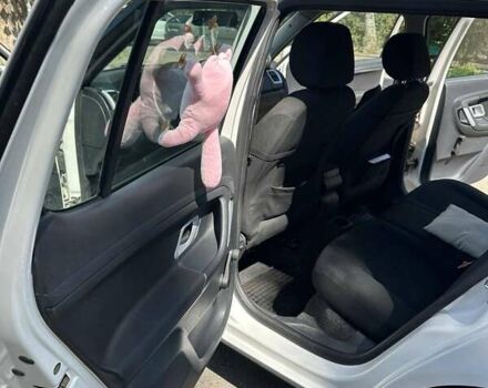 Белый Шкода Фабия, объемом двигателя 1.39 л и пробегом 320 тыс. км за 4700 $, фото 14 на Automoto.ua