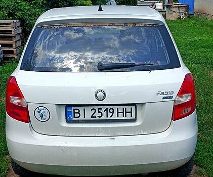 Белый Шкода Фабия, объемом двигателя 1.2 л и пробегом 150 тыс. км за 3700 $, фото 3 на Automoto.ua