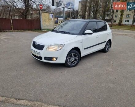 Белый Шкода Фабия, объемом двигателя 1.4 л и пробегом 193 тыс. км за 5700 $, фото 9 на Automoto.ua