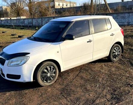 Белый Шкода Фабия, объемом двигателя 1.2 л и пробегом 255 тыс. км за 4200 $, фото 5 на Automoto.ua