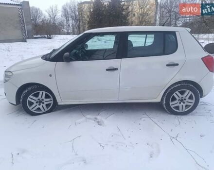 Белый Шкода Фабия, объемом двигателя 1.2 л и пробегом 290 тыс. км за 3300 $, фото 7 на Automoto.ua