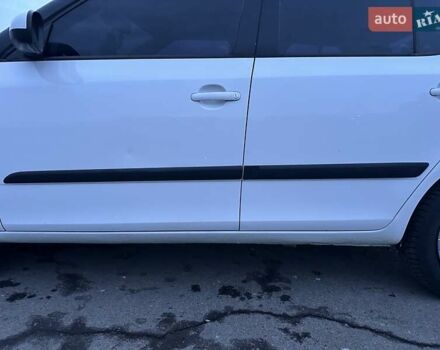 Білий Шкода Фабія, об'ємом двигуна 1.39 л та пробігом 231 тис. км за 4800 $, фото 6 на Automoto.ua
