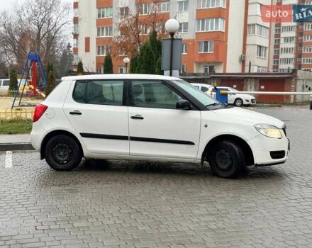 Белый Шкода Фабия, объемом двигателя 1.42 л и пробегом 273 тыс. км за 3800 $, фото 3 на Automoto.ua