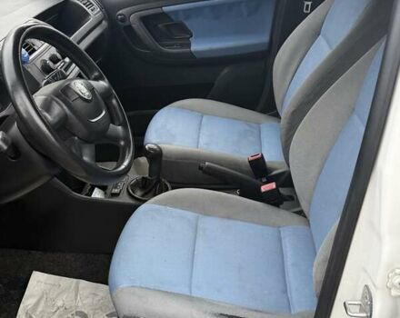 Белый Шкода Фабия, объемом двигателя 1.2 л и пробегом 240 тыс. км за 2999 $, фото 10 на Automoto.ua