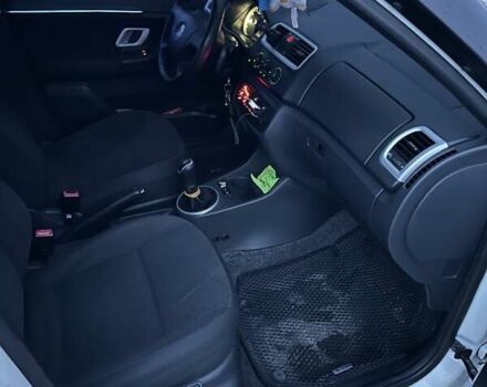 Білий Шкода Фабія, об'ємом двигуна 1.39 л та пробігом 231 тис. км за 4800 $, фото 9 на Automoto.ua