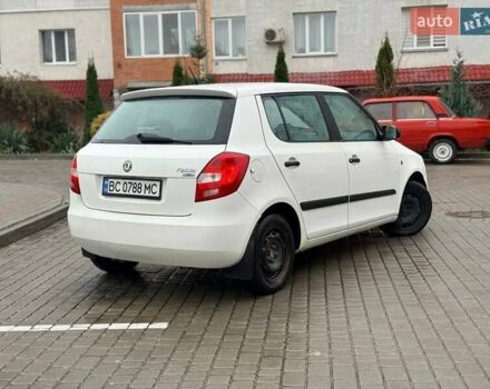 Белый Шкода Фабия, объемом двигателя 1.42 л и пробегом 273 тыс. км за 3800 $, фото 1 на Automoto.ua