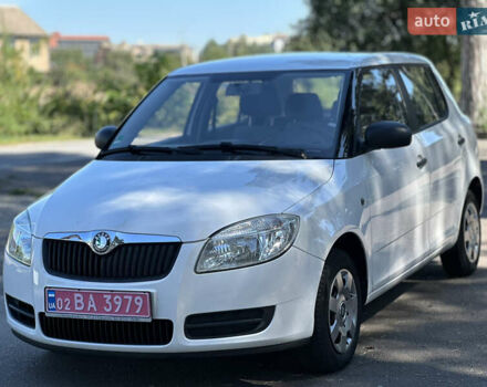 Белый Шкода Фабия, объемом двигателя 1.2 л и пробегом 171 тыс. км за 4400 $, фото 1 на Automoto.ua
