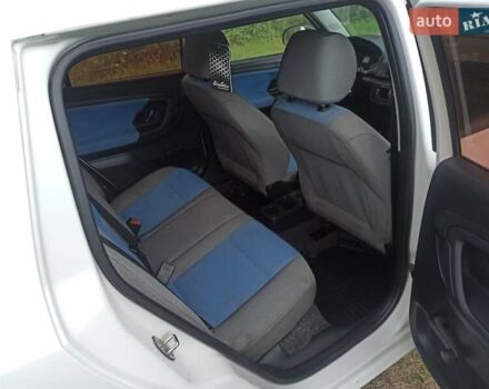 Білий Шкода Фабія, об'ємом двигуна 1.2 л та пробігом 246 тис. км за 4300 $, фото 4 на Automoto.ua