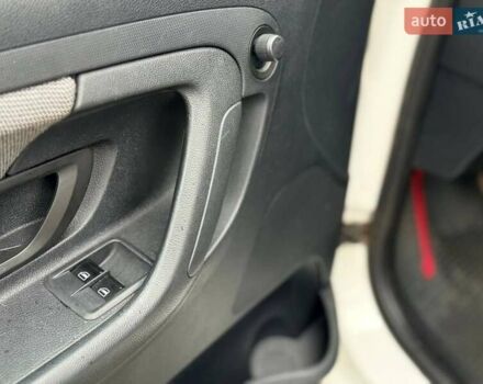 Белый Шкода Фабия, объемом двигателя 1.42 л и пробегом 273 тыс. км за 3800 $, фото 10 на Automoto.ua