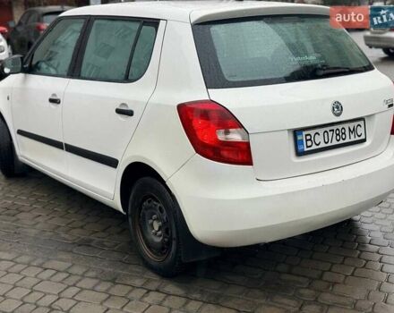 Белый Шкода Фабия, объемом двигателя 1.42 л и пробегом 273 тыс. км за 3800 $, фото 5 на Automoto.ua