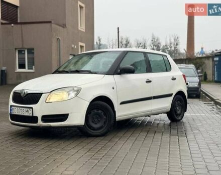 Белый Шкода Фабия, объемом двигателя 1.42 л и пробегом 273 тыс. км за 3800 $, фото 4 на Automoto.ua