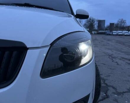 Білий Шкода Фабія, об'ємом двигуна 1.39 л та пробігом 231 тис. км за 4800 $, фото 1 на Automoto.ua