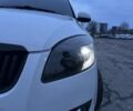 Білий Шкода Фабія, об'ємом двигуна 1.39 л та пробігом 231 тис. км за 4800 $, фото 1 на Automoto.ua