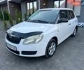 Белый Шкода Фабия, объемом двигателя 1.2 л и пробегом 248 тыс. км за 3999 $, фото 1 на Automoto.ua