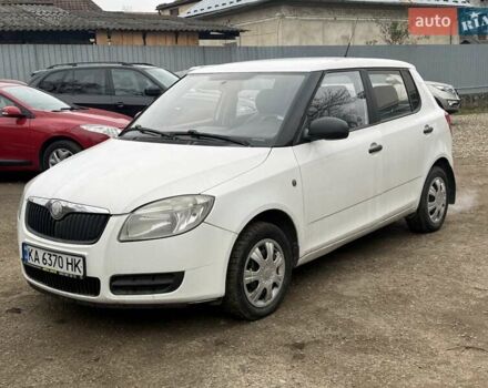 Белый Шкода Фабия, объемом двигателя 1.2 л и пробегом 240 тыс. км за 2999 $, фото 1 на Automoto.ua