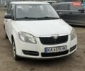 Белый Шкода Фабия, объемом двигателя 1.2 л и пробегом 240 тыс. км за 2999 $, фото 2 на Automoto.ua