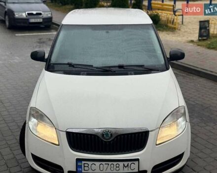 Белый Шкода Фабия, объемом двигателя 1.42 л и пробегом 273 тыс. км за 3800 $, фото 2 на Automoto.ua