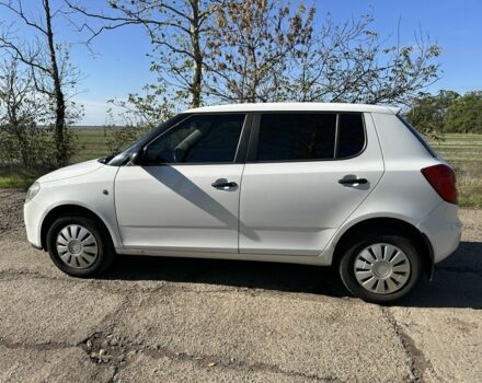 Белый Шкода Фабия, объемом двигателя 1.2 л и пробегом 210 тыс. км за 4300 $, фото 2 на Automoto.ua