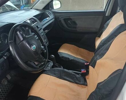 Білий Шкода Фабія, об'ємом двигуна 1.42 л та пробігом 348 тис. км за 4300 $, фото 2 на Automoto.ua