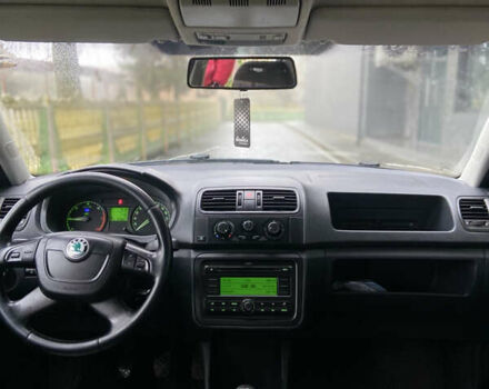 Белый Шкода Фабия, объемом двигателя 1.42 л и пробегом 349 тыс. км за 4600 $, фото 7 на Automoto.ua