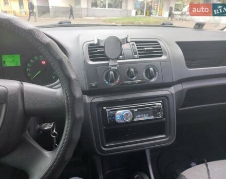 Белый Шкода Фабия, объемом двигателя 1.2 л и пробегом 48 тыс. км за 5000 $, фото 2 на Automoto.ua