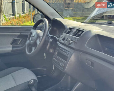 Белый Шкода Фабия, объемом двигателя 1.2 л и пробегом 158 тыс. км за 5499 $, фото 19 на Automoto.ua