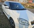 Белый Шкода Фабия, объемом двигателя 1.6 л и пробегом 198 тыс. км за 5200 $, фото 1 на Automoto.ua