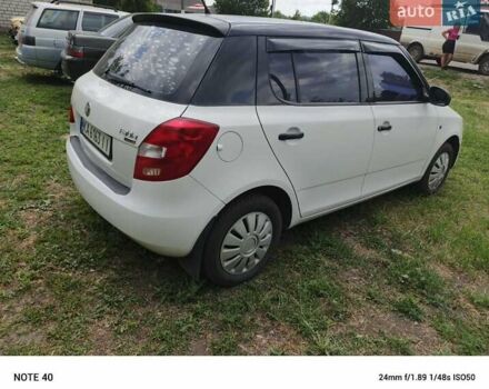Белый Шкода Фабия, объемом двигателя 1.2 л и пробегом 187 тыс. км за 3900 $, фото 5 на Automoto.ua