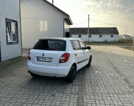 Белый Шкода Фабия, объемом двигателя 1.2 л и пробегом 266 тыс. км за 3299 $, фото 3 на Automoto.ua