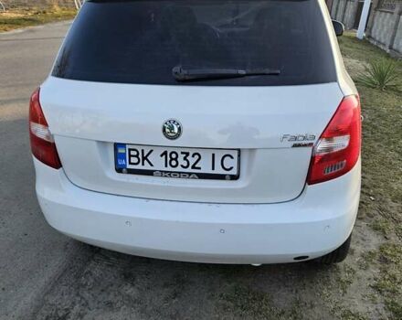 Белый Шкода Фабия, объемом двигателя 1.6 л и пробегом 198 тыс. км за 5200 $, фото 6 на Automoto.ua