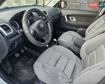 Белый Шкода Фабия, объемом двигателя 1.6 л и пробегом 198 тыс. км за 5200 $, фото 13 на Automoto.ua