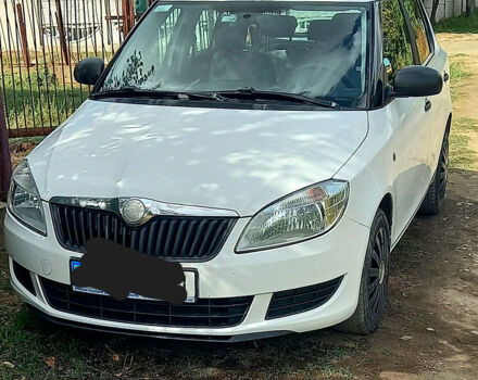 Белый Шкода Фабия, объемом двигателя 1.6 л и пробегом 264 тыс. км за 5500 $, фото 1 на Automoto.ua