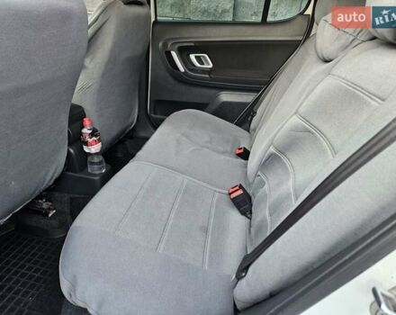 Белый Шкода Фабия, объемом двигателя 1.6 л и пробегом 198 тыс. км за 5200 $, фото 40 на Automoto.ua