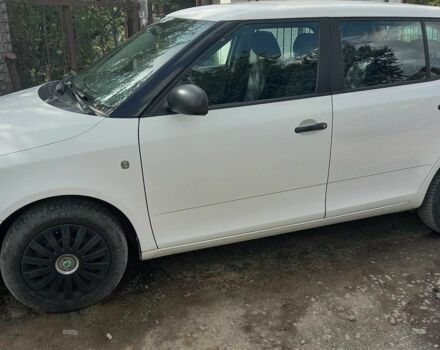 Белый Шкода Фабия, объемом двигателя 1.6 л и пробегом 264 тыс. км за 5500 $, фото 1 на Automoto.ua