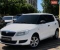 Белый Шкода Фабия, объемом двигателя 1.2 л и пробегом 314 тыс. км за 4199 $, фото 1 на Automoto.ua