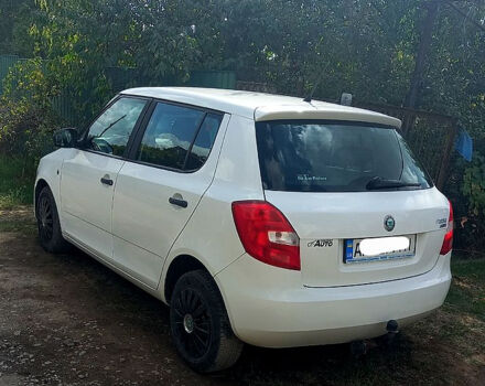 Белый Шкода Фабия, объемом двигателя 1.6 л и пробегом 264 тыс. км за 5500 $, фото 5 на Automoto.ua