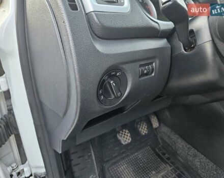 Белый Шкода Фабия, объемом двигателя 1.6 л и пробегом 198 тыс. км за 5200 $, фото 18 на Automoto.ua