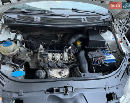 Белый Шкода Фабия, объемом двигателя 1.2 л и пробегом 184 тыс. км за 4800 $, фото 10 на Automoto.ua