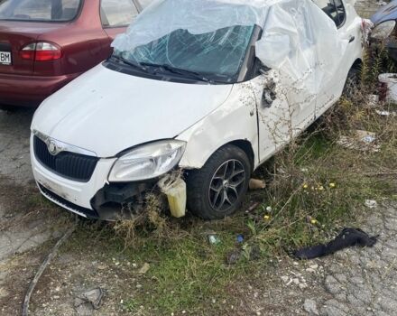 Белый Шкода Фабия, объемом двигателя 1.2 л и пробегом 150 тыс. км за 1300 $, фото 1 на Automoto.ua