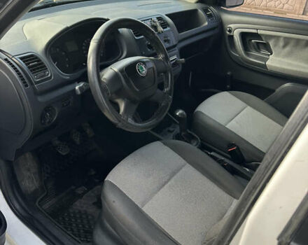 Белый Шкода Фабия, объемом двигателя 1.2 л и пробегом 266 тыс. км за 3299 $, фото 12 на Automoto.ua