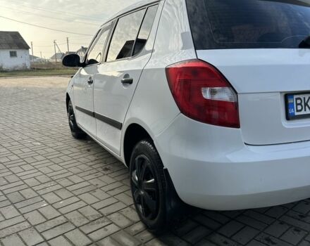 Белый Шкода Фабия, объемом двигателя 1.2 л и пробегом 265 тыс. км за 3299 $, фото 6 на Automoto.ua