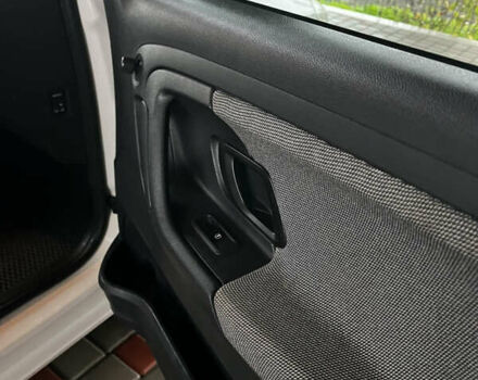 Белый Шкода Фабия, объемом двигателя 1.39 л и пробегом 141 тыс. км за 5400 $, фото 10 на Automoto.ua