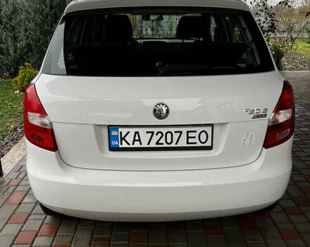 Белый Шкода Фабия, объемом двигателя 1.39 л и пробегом 141 тыс. км за 5400 $, фото 5 на Automoto.ua